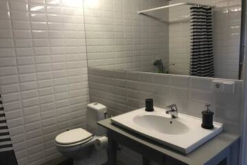 Фото номера Дом с 2 спальнями Дома для отпуска Newly renovated Latvian farm house г. Kraujas 45