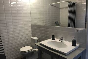 Фото номера Дом с 2 спальнями Дома для отпуска Newly renovated Latvian farm house г. Kraujas 15